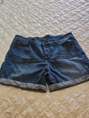 Mid-Rise Blue Denim Roll Hem Women's Shorts
